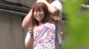 街中で突然くすぐられたら…